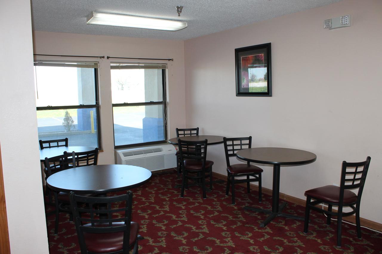 Hotel Super 8 By Wyndham Chenoa Extérieur photo